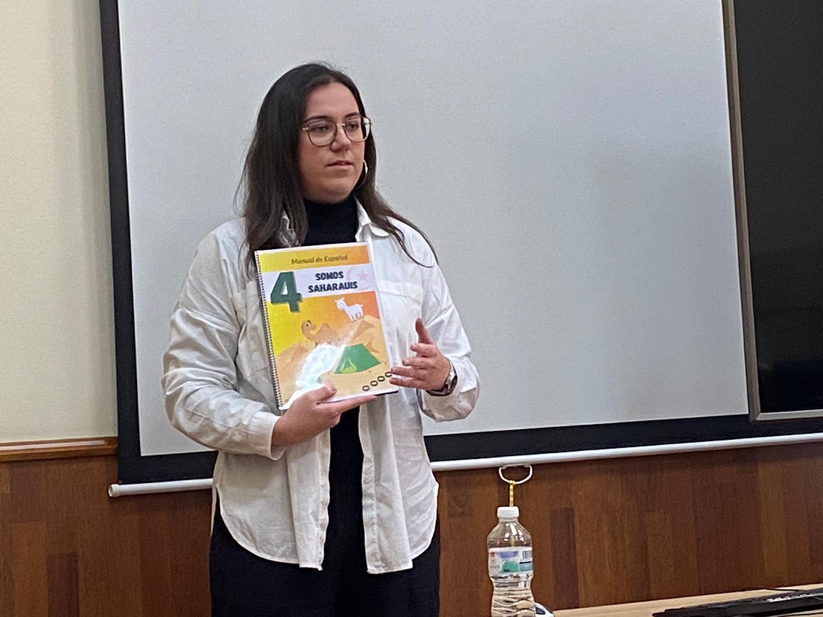 Elena presenta su libro